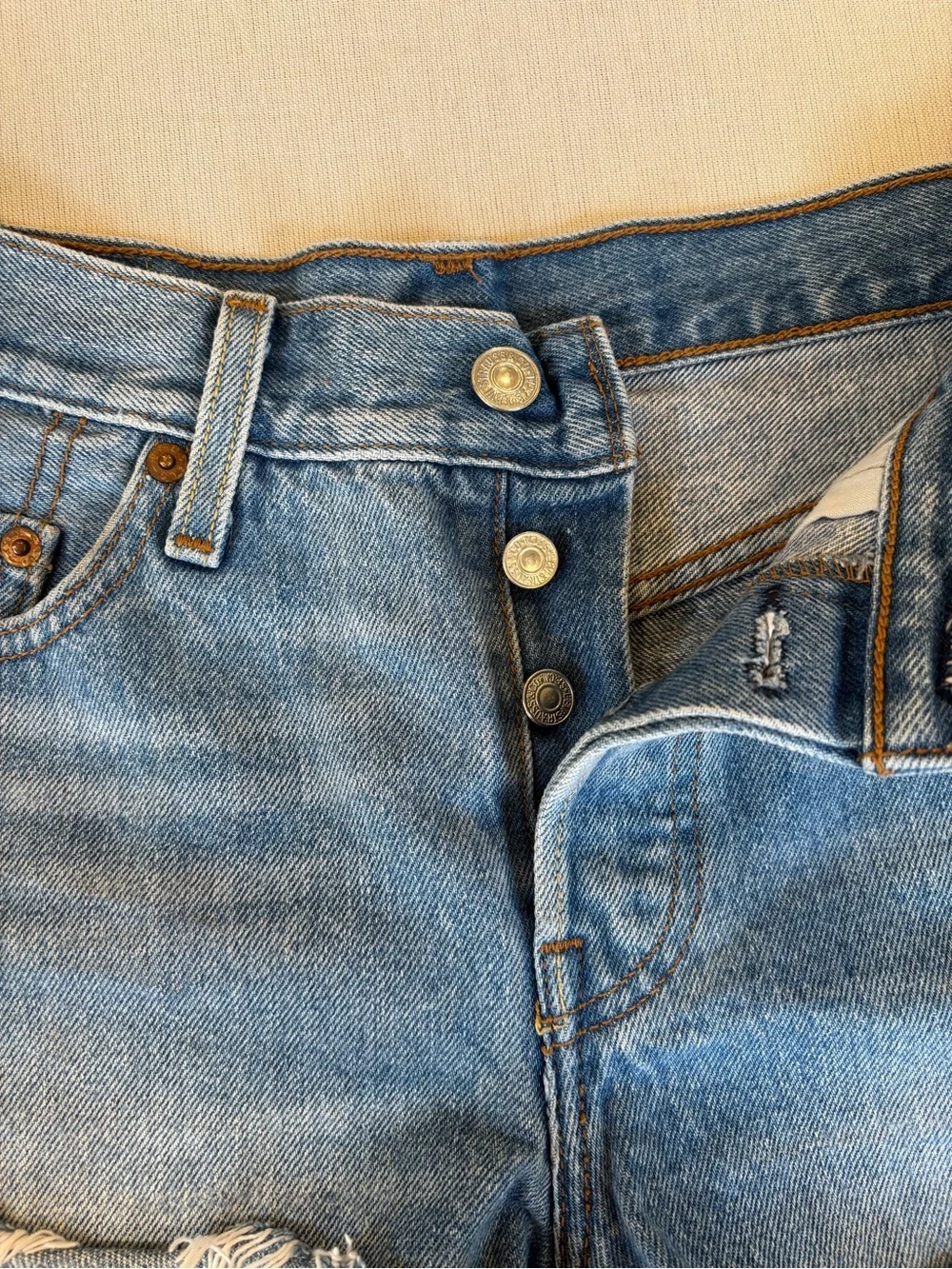 Levi’s 501 Original‎ High Rise Cutoff Denim Shorts Light Wash Button Fly Size 25